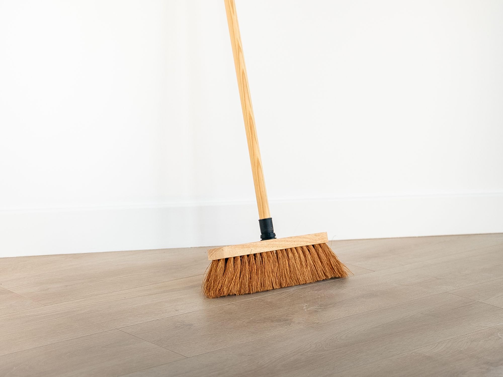 kibros-balai-coco-naturel-29-cm-manche-bois-1-25-m-lot-de-1 image 3