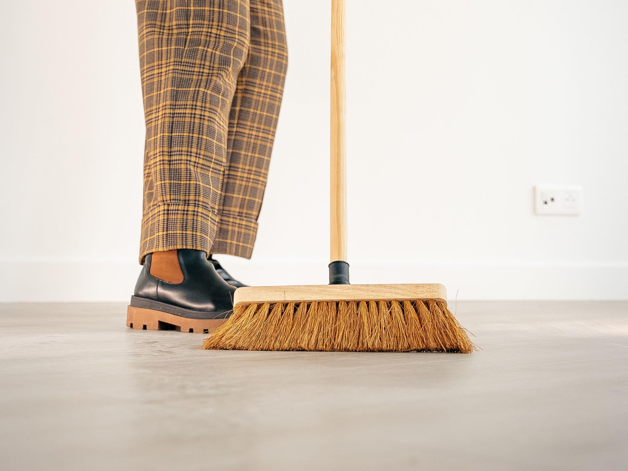 kibros-balai-coco-naturel-29-cm-manche-bois-1-25-m-lot-de-1 image 4