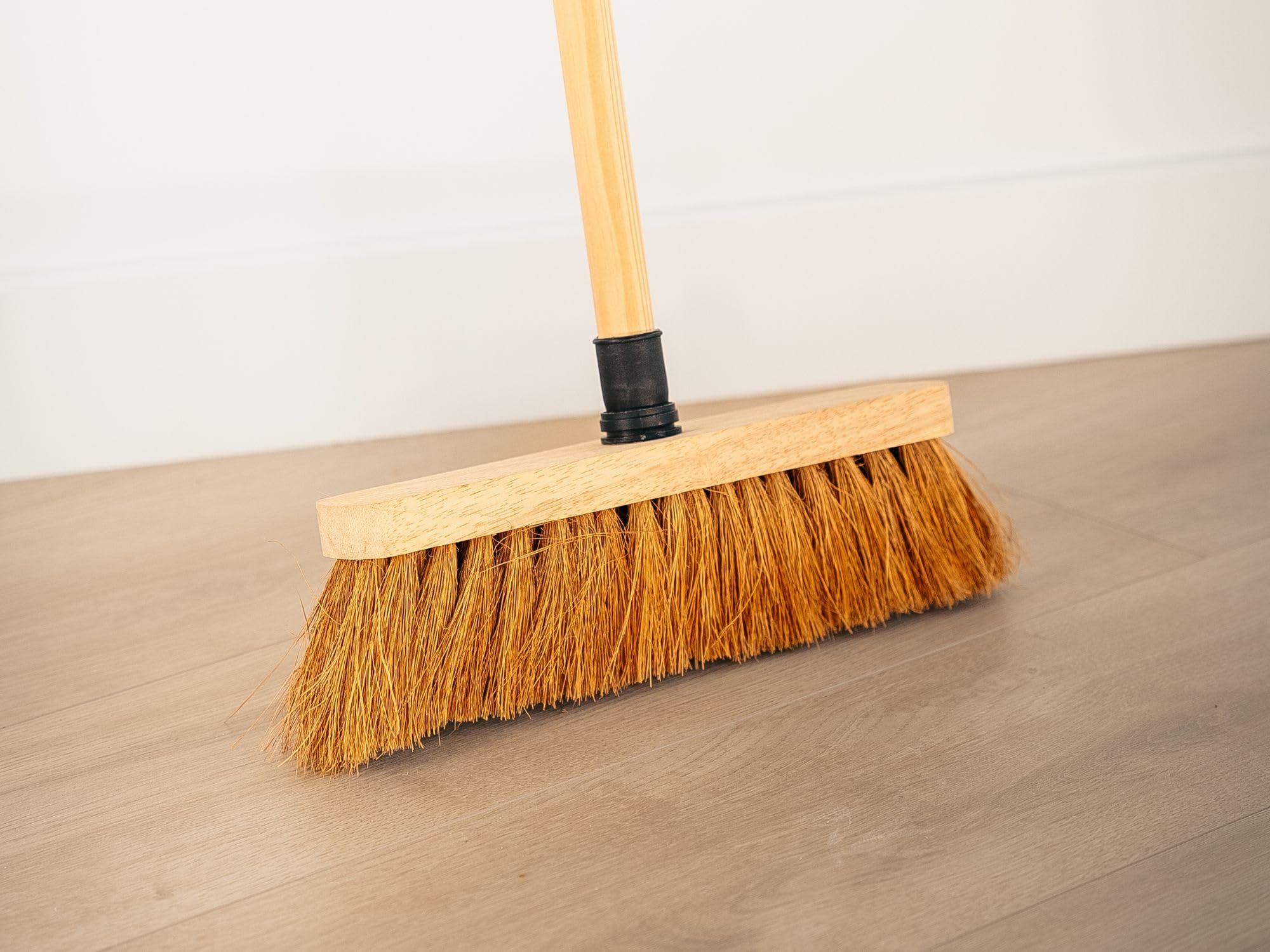 kibros-balai-coco-naturel-29-cm-manche-bois-1-25-m-lot-de-1 image 2