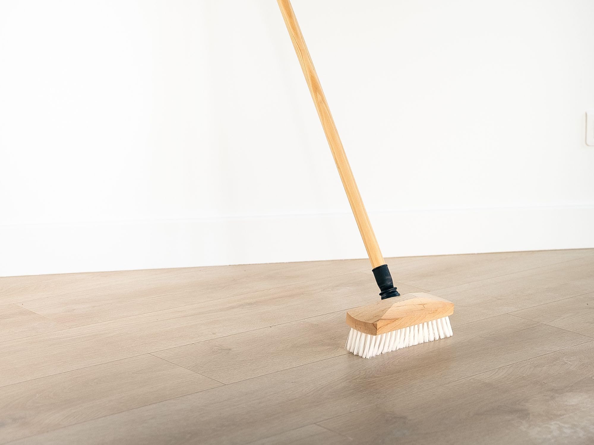 kibros-lave-pont-22-cm-balai-brosse-blanc-manche-bois-1-25-m-x1 image 2